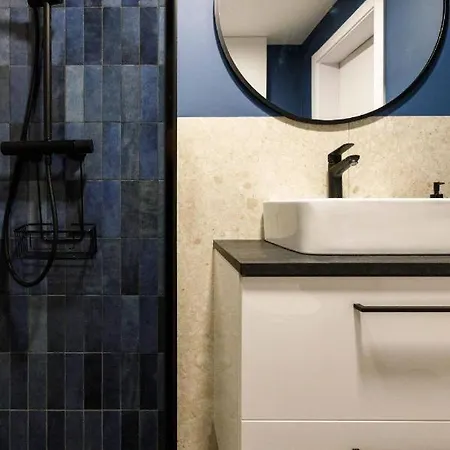 Chic - Cozy And Stylish - Center - Jp33 Βρότσλαβ