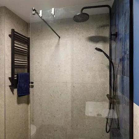 Chic - Cozy And Stylish - Center - Jp33 * Βρότσλαβ