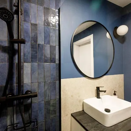 Chic - Cozy And Stylish - Center - Jp33 * Βρότσλαβ