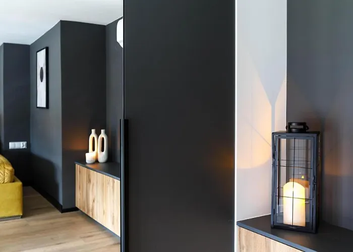 Chic - Cozy And Stylish - Center - Jp33 * Breslavia