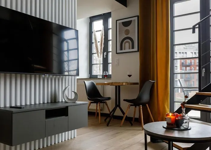 Chic - Cozy And Stylish - Center - Jp33 *