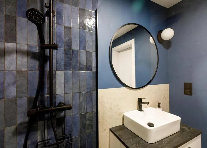 Chic - Cozy And Stylish - Center - Jp33 * Breslavia